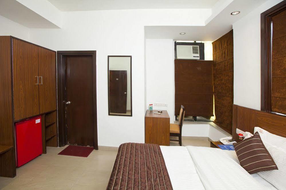 Treebo Mall View, Dlf Phase II Gurgaon Exterior foto